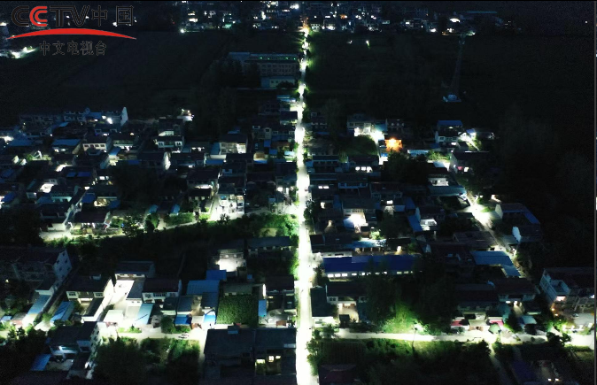 路灯亮民心暖 实事惠乡村 